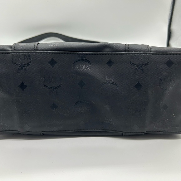 MCM VISETOS shoppers bag small tote. Black in color zipper top - Picture 3 of 12